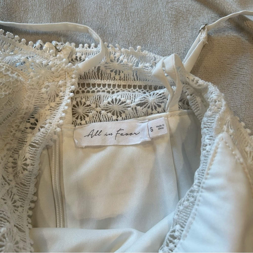 All in Favor White lace dress graduation size S like new - Picture 4 of 9